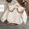 T-shirts Baby Girl Top Spring Fall Kid Doll Collar Stereoskopiska blommor Prinsessan Långärmad t-shirt 0-6 år TOdder Daily Leisure Clothes Q240418