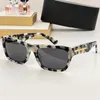 Designer di occhiali da sole a cornice rettangolare alla moda maschile classici bonifici esterni per esterni di alta qualità UV400 Eyewear resistente con scatola Spra03S