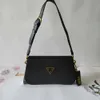 Designer de bolsa, vendendo 50% de bolsas de ombro novas cores sólidas com cor da moda velha flor curva estampa pendurada saco de axilia virar um ombro feminino