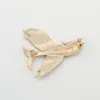 Broches Q105 Bijoux femelle de mode Golden Crystal Full Colorful Flying Fish Brooch Bonne qualité