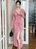 Lässige Kleider französische elegante Prom Frau Promi Pink Elastic Rüfeln Falten Wickeln Hüftschlitz Fishtail Robe Femme Party Urlaub Vestidos