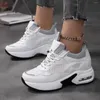 Casual Shoes 2024 Kvinnor Fashion Lightweight Air Cushion Tjocksoled Shoe White Non Slip Walking Sneakers Black Breattable Running