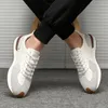 Scarpe casual sneaker uomini ascensore uomo in pelle maschile uomo più alto tacchi nascosti aumentano il sollevamento interno