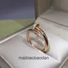 Anillos de joyería de diseñador de alta gama para carter de mujer y anillo de uñas exquisito sofisticado para mujeres simples y colocadas con un anillo de apertura de piedra de circón punk ajustable