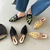 Slippers 2024 Europese stijl Bright Surface Patent Leather Mueller Schoenen Dames met hoge hakken Wedge Fashion