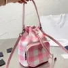 Bolsa de cordão de cordão de couro de lodos de câmera Bages de sacos de caçamba de luxo Bolsas de bolsas de bolsa famosas para mulheres 23x19cm