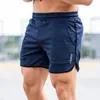 Shorts masculinos secos rápidos fitness de seca rápida com bolsos carta de streetwear impressão na cintura elástica do meio do rise para academia