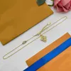 Sevimli Kolye Kolye Lüks Marka Tasarımcısı Çiçek Harfleri Cazibe Kadın Erkek Kolye Gümüş Altın Kaplama Paslanmaz Çelik Zincir Ceza Moda Düğün Takı Hediyesi