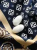 Szaliki klasyczny granatowy drukowany naturalny jedwabny jedwabny, mały kwadratowy szalik dla kobiet wiosna jesień prawdziwy męski hidżab luksusowe prezenty