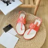 Mode kvinnor designer sandaler flip flops platt strand kvinnor sandaler c bokstav tryckt svart vit rosa dam lyxdesigners sandal skjutreglage2024