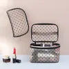 Borse di stoccaggio Donne Mesh Mesh Case di trucco cosmetico Porta del cassetta carina Cambia Nera trasparente Stampa a matita stampata a matita comoda carry