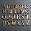 Dekoratif figürinler katı pirinç harfler kendi yapışkanlı altın duvar çubuğu İngilizce mektup açık ev adres işaretleri el ev için kapı numaraları