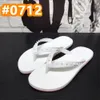 Designerskie kapcie męskie buty buty płaskie slajdy sznurki męskie męskie luksusowy kolce czarne gumowe klapki czerwone basen zabawne sandały na plaży Paris Sandały plażowe