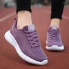 Chaussures décontractées Mesh pour femmes respirant légère à la mode Sports de course 2024 Modèle de fitness Marche