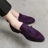 Projekt marki Mężczyzny zamszowe skórzane buty Moccasins Purple Tassel Spiczasty męskie mokasyna Vintage Slipon Casual Social Sukienka 240410