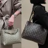 Bolsa feminina Capacidade de Bottegs Buttegs Fuckle Leather estilo Lady Tote 2024 Classic One Metal Andiamo Rope New Large Totes Totes Bags MD1Y