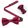 Hochzeitsfliege Krawatte für Männer Klassiker rot vorgebundener Bowtie Manschettenknöpfe Corsage Set für Party Seiden Schmetterling Knoten Geschenkmann Accessoires 240418