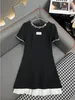 Trendy 2024 Designer Dresser Dress Weighn's Letter Dress 24 Summer Nuovo Diamond Shorte Diamond Round Neck A-Line Abito in stile Sleming Sleming Simple e High End