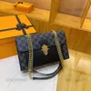 LVSE LOUISEVIUTION BABE Designer Tags Louies Vuttion Embossed Messenger Bag Commuter Bag Chain Bag One-Shoulder Underarm Textuur All-match dame