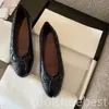 Tasarımcı Bale Düz Ayakkabı Orijinal Deri Kadın Loafers Sıradan Ayakkabılar Düğün Partisi Tasarımcıları Lüks Top Quilty Velvet Mevsimsel Toz Çantası