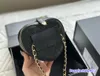 Mini maquiagem feminina da moda Saco de maquiagem Bolsa de amor Patente Couro Hardware Diamo