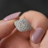 Pierścionki ślubne Nkhog Full Diamonds Blask 925 Srebrny pierścień Kobiety Mężczyźni 18K Białe Złote Zespół Prąży weselne Prągi Drzybiała biżuteria 240419