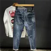 Heren jeans herenjeans gebroken taps toelopend gescheurd met gedrukte broek grafische retro Koreaanse mode gescheurde slanke fit man cowboy broek ontwerper gaten t240419