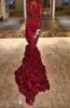 2017ロマンチックなウエディングドレスとアプリケートサッシフリルの人魚のドレスはノースリーブフロアの長さとサイズの豪華な女性Pro8419069を添えたイブニングドレス