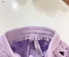 ファッションベビートラックスーツサマーガールズ半袖スーツデザイナー服サイズ100-160 cm人形ベアプリントTシャツと紫色のショートパンツ24april