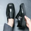 Casual Shoes 2024 S/s Britisch-Patentleder für Männer tägliche Business-Kleidhöhe zunehmende Slip-on-Loafer