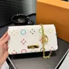 24SS Women Luxury Designer New Chain Bag Women's Handbag Underarm Bag Axel Bag Crossbody Bag kan hålla mobiltelefonnyckelväska Lip MWVR