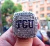 2014 Horned Frogs Big 12 Ring mit Holzschachtel Souvenir Men Fan Geschenk Großhandel Drop Shipping9434917