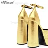 Sandaler Två-dubbla plattformskor Kvinnor Rhinestone Ankle Strap Prom Shoes Stylish Gold Silver Women Pumps fyrkantiga tå tjocka bottenskor T240416