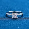 Solitaire Ring 1-2CT Princess Cut Moissanite Förlovningsring VVS Colorless Solitaire Diamond Promise Bridal Set Ring For Women Wedding Jewelry D240419