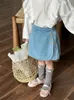 Детская одежда девочек юбка 2024 весна и летняя мода детское корейское стиль а-линия повседневная джинсовая джинсовая ткань 240516