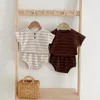 Kläder sätter koreansk sommar ins baby pojke 2st kläder set söt avslappnad stil randig bomull kort ärmskjorta shorts kostym spädbarn outfit