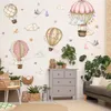 Cartoon pintado à mão nuvens de balão de ar quente estrelas da sala de estar da sala infantil decoração de adesivos de parede de parede autoadesivos