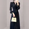 Robes de fête de l'allumage V Couc noir Vêtements pour femmes Robe de tempérament haut de gamme 2024 SUTUNM