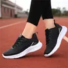 Chaussures basses de haute qualité Black White Woman Love Sports Chaussures de course