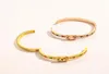 Bracelets classiques Femmes Bangle Designer de luxe Bijoux Crystal 18k Gold plaqué rose Gold Innewless Steel Lovers Gift Bangle8079475