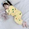 1 till 5 år Vinterflanell barnpyjamas sovsäckar rompers för pojkar och flickor onepiece kostymer hemkläder 240415