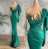 Robes de bal vertes couches sexy un épaule des robes de soirée partagées avec des appliques Beads2039181