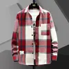 2023 Spring och Autumn Mens Lapel Loose Plaid Button Printed Pocket Casual mode Elegant Pendling Långärmad skjorta 240409