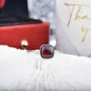 Pierścień Solitaire Itsmos Square Garnet Pierścienie Birthstone Kamienigłości S925 STRINLING SREBRNY STOKOWANY PIERŚCIEŃ PIERŚCIENI BINDING BINDIN BINDIN Prezenty dla kobiet D240419