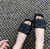 Kapcie w stylu trendów 2024 NOWOŚĆ Trójkąta Prad Słomka Slipper Platforma Platforma Sandałowa Platforma Womans Męs Summer Flat Obcas Casual Flip Flip Flip Flip Outdoors Basen Sliders 1