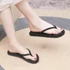 Slippers 2024 Женские туфли с плоским дном елочка мода мягкая открытая пляжная чанклас мухер