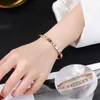 Brazalete romano de brazalete para mujeres accesorios de joyería de acero inoxidable pulsera de lujo fashionl240417