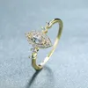 Кластерные кольца роскошные женщины белый хрустальный камень кольцо золото.