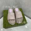 Sandales G épaisse semelle étanche plateforme chaussures de femmes Matsuke au fond brodé à une ligne talon de pente 10 cm, pantoufles élevées