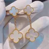 Élégants boucles d'oreilles de créateur de luxe de luxe à quatre boucles d'oreille de trèfle à quatre feuilles v Placage épaissis en or k bijoux blanc en or rose avec logo